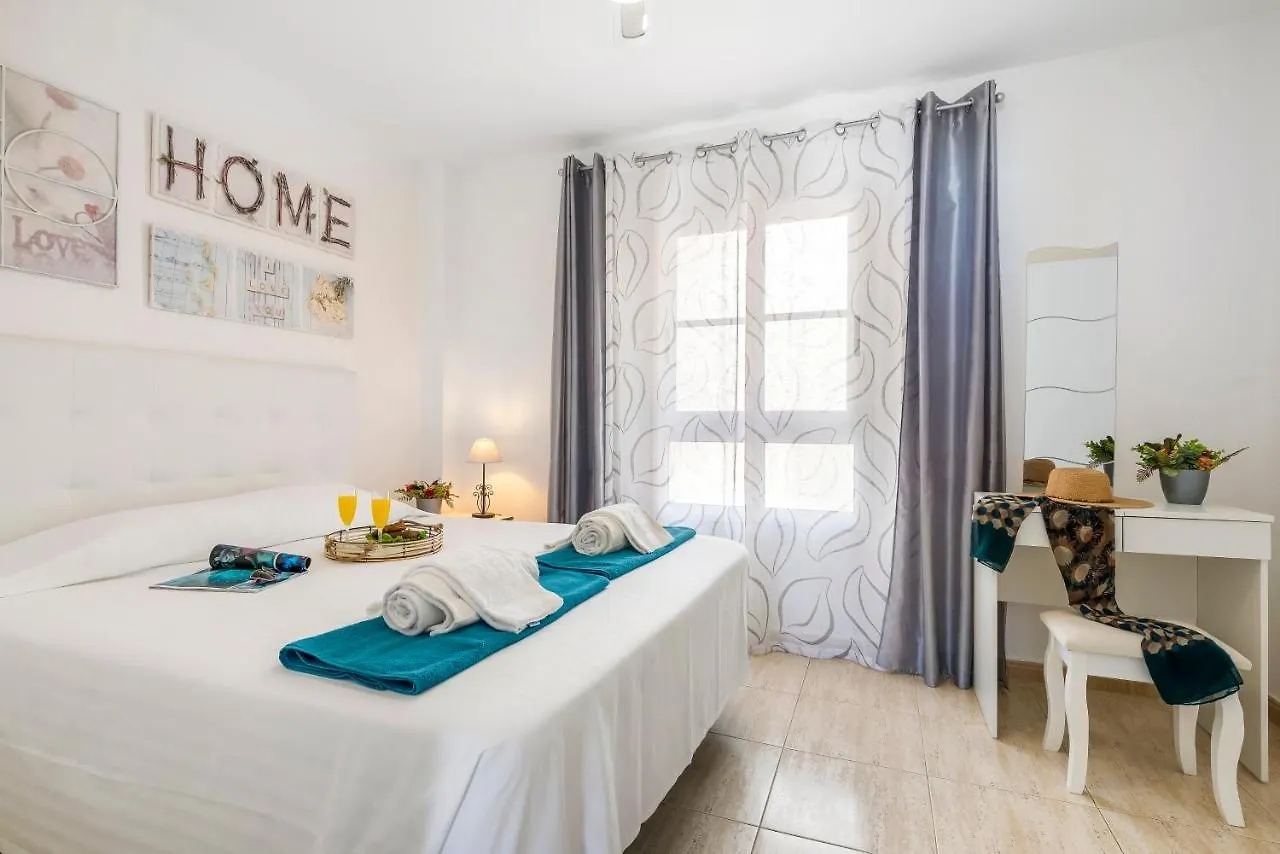 1314 Fabulous 2 Bedroom Accommodation Roof Terrace Callao Salvaje Spanien